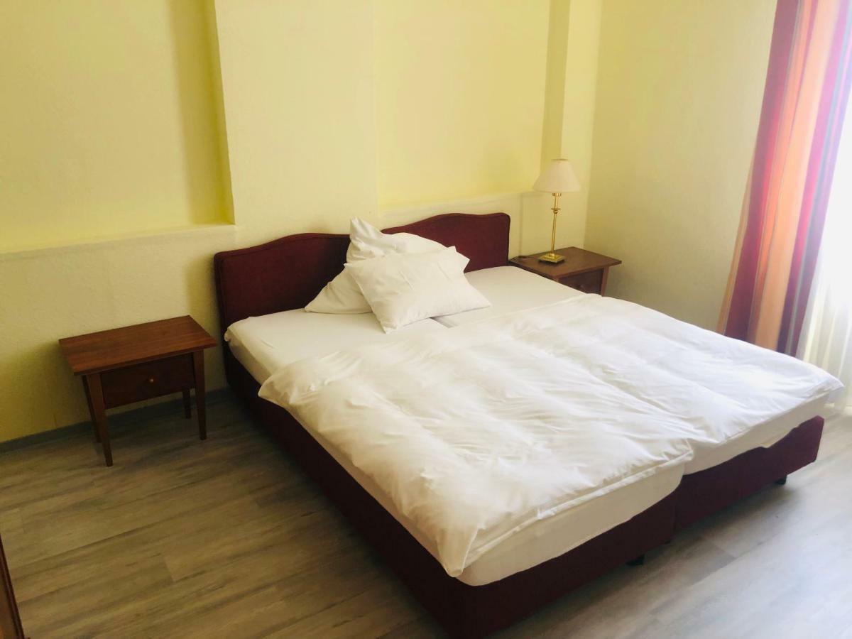 Hotel-Events Adlerpalast Рюссельхайм Экстерьер фото