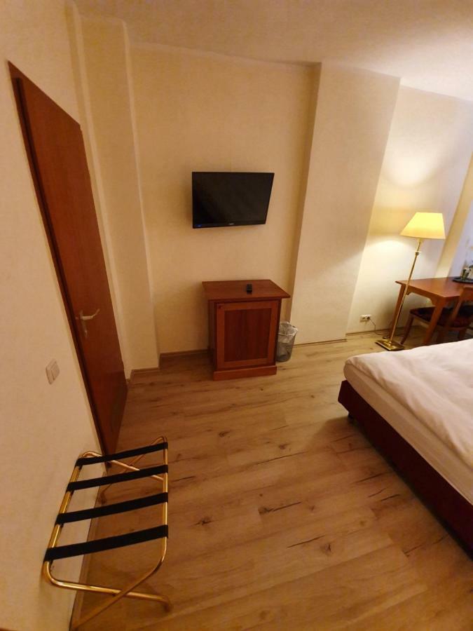 Hotel-Events Adlerpalast Рюссельхайм Экстерьер фото