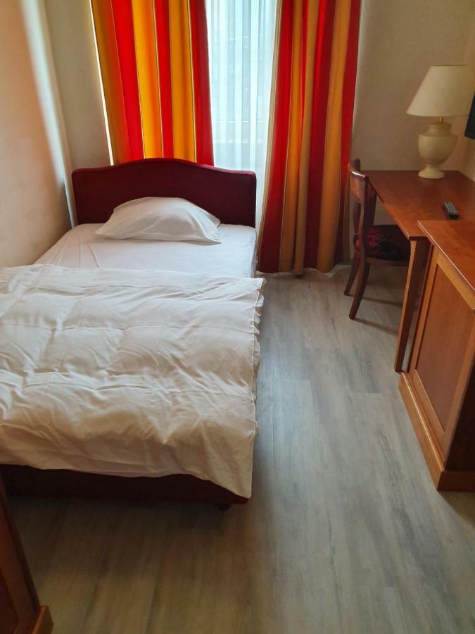 Hotel-Events Adlerpalast Рюссельхайм Экстерьер фото