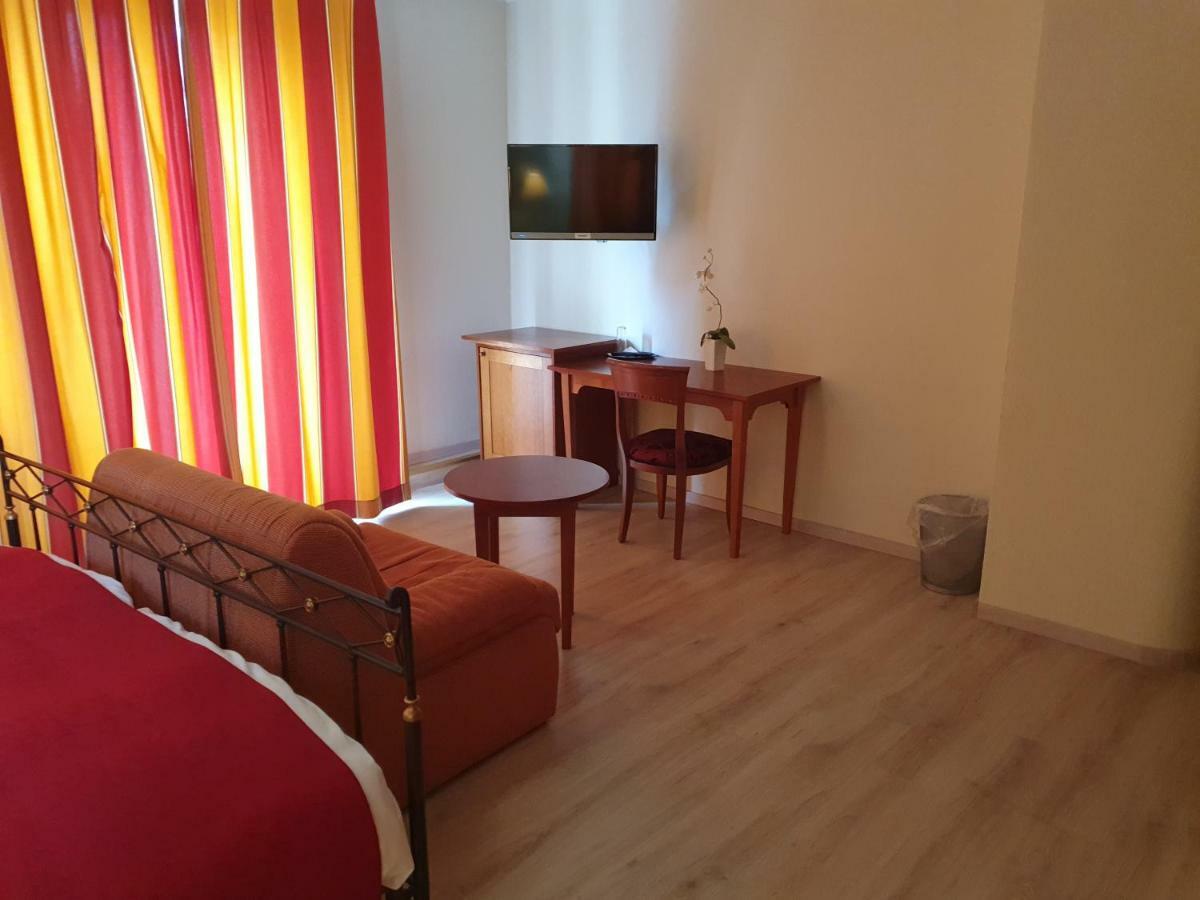 Hotel-Events Adlerpalast Рюссельхайм Экстерьер фото