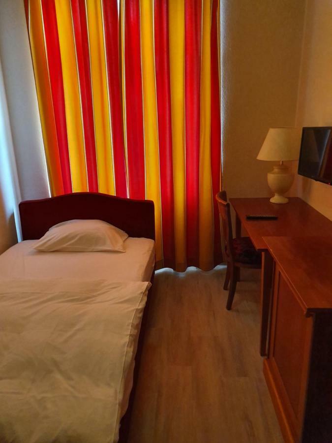 Hotel-Events Adlerpalast Рюссельхайм Экстерьер фото