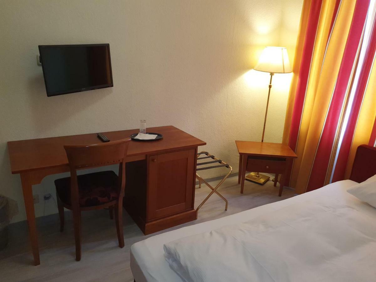 Hotel-Events Adlerpalast Рюссельхайм Экстерьер фото