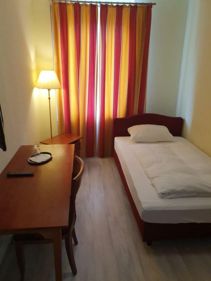 Hotel-Events Adlerpalast Рюссельхайм Экстерьер фото