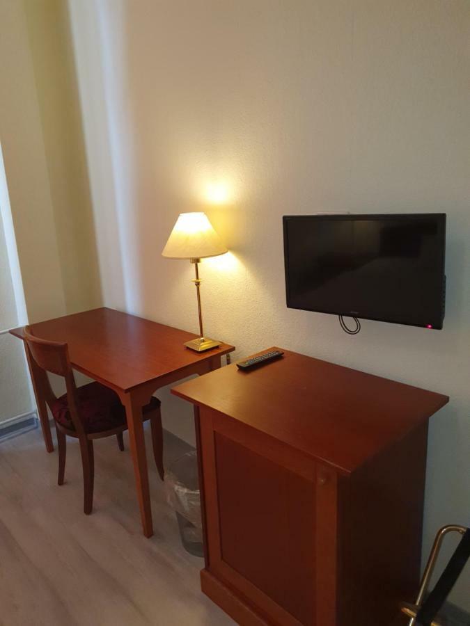 Hotel-Events Adlerpalast Рюссельхайм Экстерьер фото