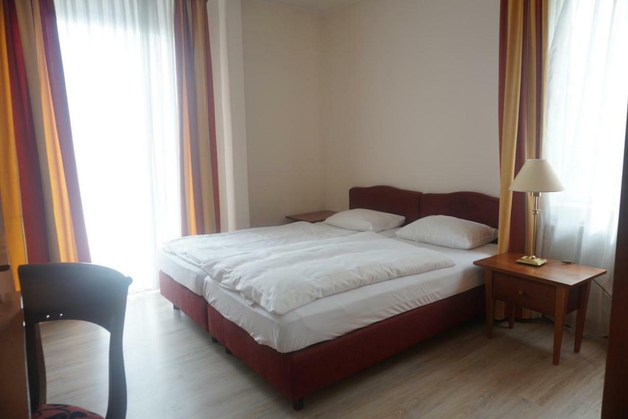 Hotel-Events Adlerpalast Рюссельхайм Экстерьер фото